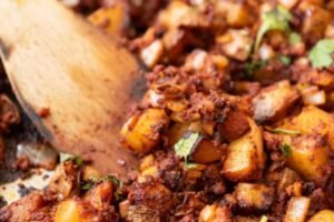 Chorizo ​​Con Papas (chorizo ​​y patatas)