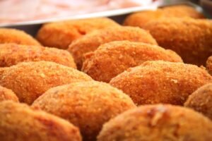 Croquetas de arroz con marisco