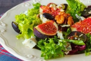 Ensalada con higos y uvas