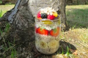 Parfait con mantequilla de maní, queso crema y chocolate