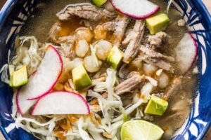 Pozole blanco (pozole blanco)