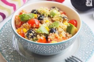 Receta de ensalada detox con quinoa y aguacate